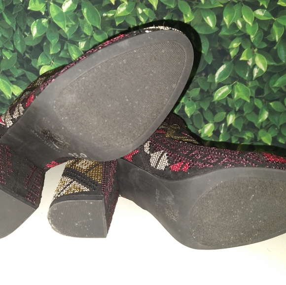 Gorgeous Textile Geometric Embroidered Ankle booties by Rampage Sz 7.5 - Picture 6 of 7